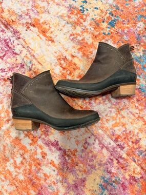 Chaco Leather Ankle Boots Women’s Size 8 Brown Waterproof Duck Toe Block Heel